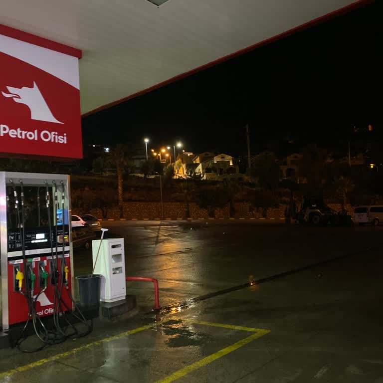 Gece Yarısı Işıklarda Yolcu Bırakan Firma