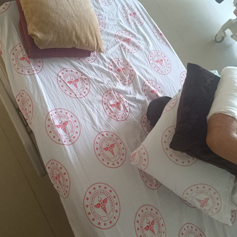 Hastanede Saygısız Yemek Dağıtımı