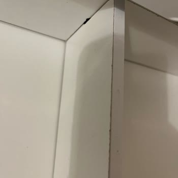 Kusurlu Makyaj Masası Ve İletişim Eksikliği