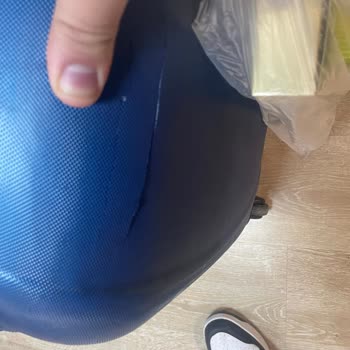 Valizim Kırıldı, İlgisizlikle Karşılaştım