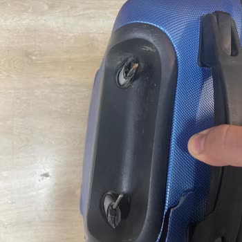 Valizim Kırıldı, İlgisizlikle Karşılaştım