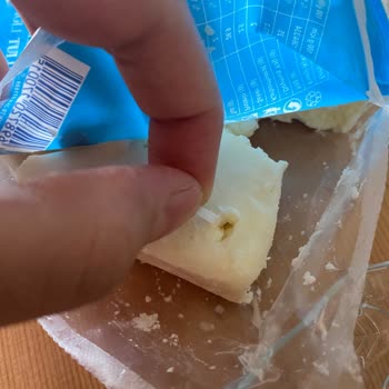 Kahvaltıda Hayal Kırıklığı: Peynirden Çıkan Yabancı Madde