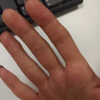 Neutrogena El Kremi: Beklenmedik Pütürlü Deneyim