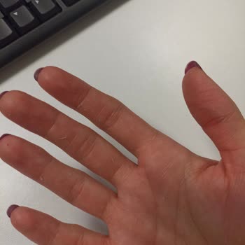 Neutrogena El Kremi: Beklenmedik Pütürlü Deneyim