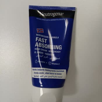 Neutrogena El Kremi: Beklenmedik Pütürlü Deneyim