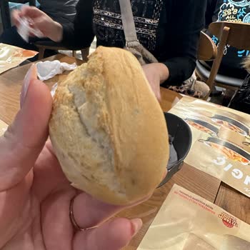 Küflü Ekmek Ve Eksik Servis: Bir Daha Asla