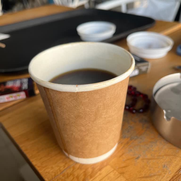 Coffeemania Fincanda Kahve İstememe Rağmen Karton Bardakla Getirildi!