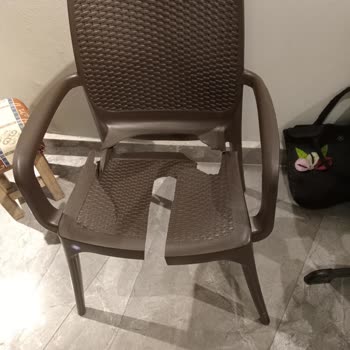Şok Marketler İki Günde Kırılan Sandalye, İlgisiz Satıcı Şok Market