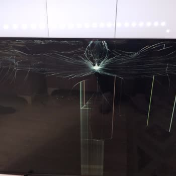 Kırık Ambilight TV İçin Philips Ve Teknosa'dan Yetersiz Destek