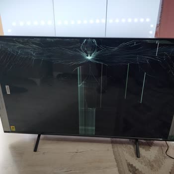 Kırık Ambilight TV İçin Philips Ve Teknosa'dan Yetersiz Destek