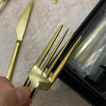 Renk Atan Çatal Bıçak Takımı Ve Yetersiz Müşteri Hizmeti