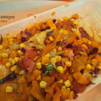 Çürük Salata Ve Kötü Hizmetle Hayal Kırıklığı