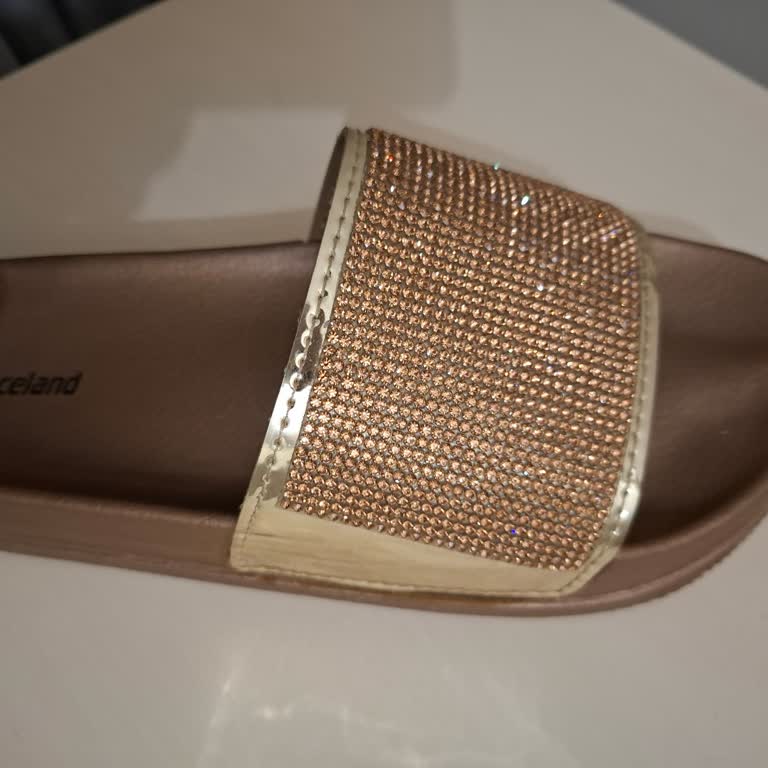 Sert Terlikler Ve Yetersiz Müşteri Hizmeti