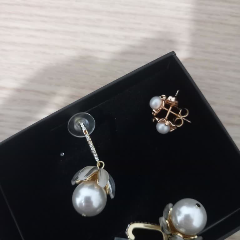 Küpelerin Taşları Düşüyor: Sağlamlık Sorunu