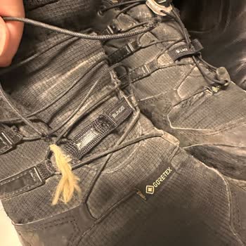 Adidas Ayakkabının Akıllı Bağcığı Beklenmedik Şekilde Koptu