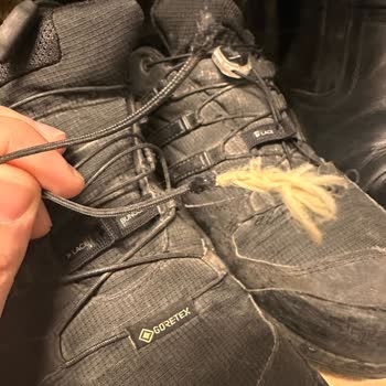 Adidas Ayakkabının Akıllı Bağcığı Beklenmedik Şekilde Koptu