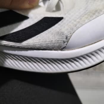 Adidas Ayakkabıda Beklenmedik Yırtılma Sorunu