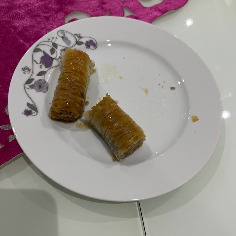 Petrol Cafe'nin Tatlıları Mideyi Rahatsız Ediyor