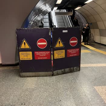 Mecidiyeköy Metro Merdivenlerinde Bitmeyen Çile
