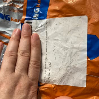 Essay (By Esra Ezmeci) Parfüm Gönderilmedi: Müşteri Mağduriyeti