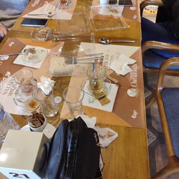 Lüks Restoranda Hayal Kırıklığı: Plastik Kapta İkram