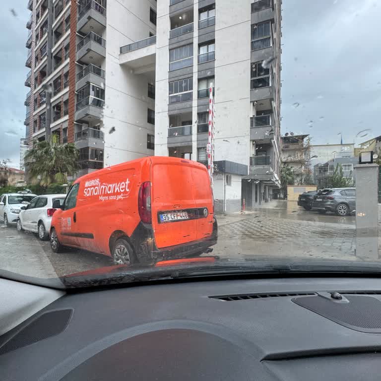 Migros Sanal Market Çalışanının Saldırgan Tavrı