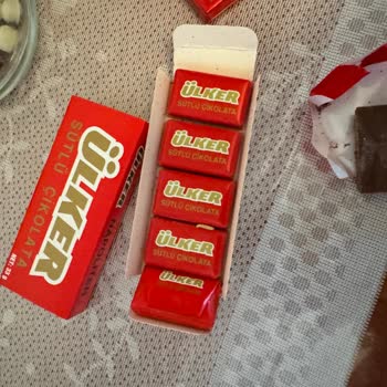 Çikolata Paketinde Kurtçuk Şoku