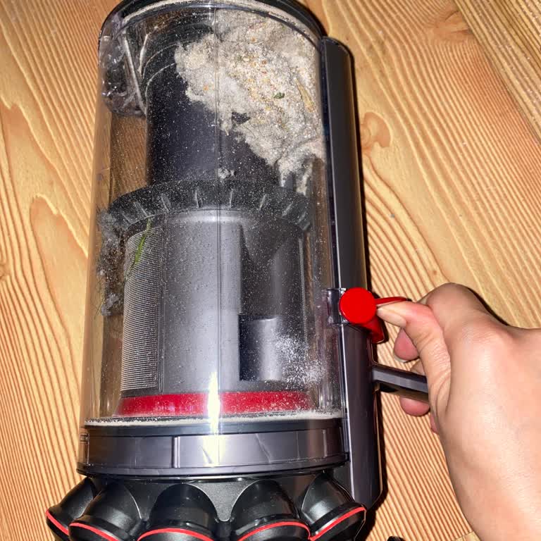 Dyson V10 Toz Haznesi Açılmıyor: Acil Yardım Talebi