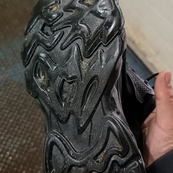 Su Alan İş Ayakkabısı Ve İlgisiz Müşteri Hizmeti