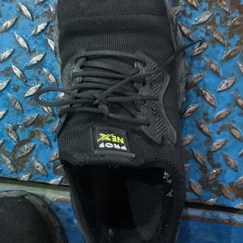 Su Alan İş Ayakkabısı Ve İlgisiz Müşteri Hizmeti