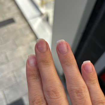 Büşra Doymuş Beauty Acemi Bir Çalışan Yüzünden Oldukça Canım Yandı Ve Tırnaklarım İnceldi!