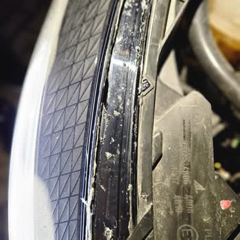 Renault Clio 5: Garanti Kapsamında Çözülemeyen Far Sorunu