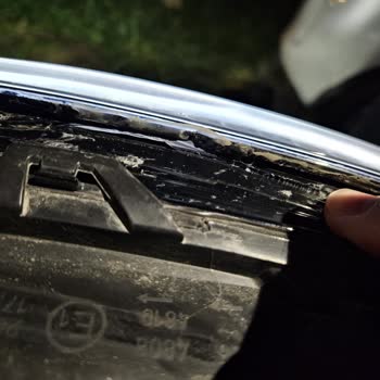 Renault Clio 5: Garanti Kapsamında Çözülemeyen Far Sorunu