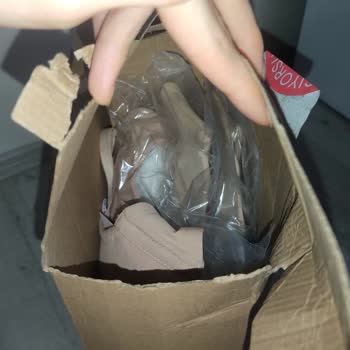 Açılmış Kargo Ve Paketsiz Ürün Teslimatı: Müşteri Hakları İhlali