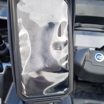 Su Geçirmezlik İddiasını Karşılamayan Telefon Tutucu