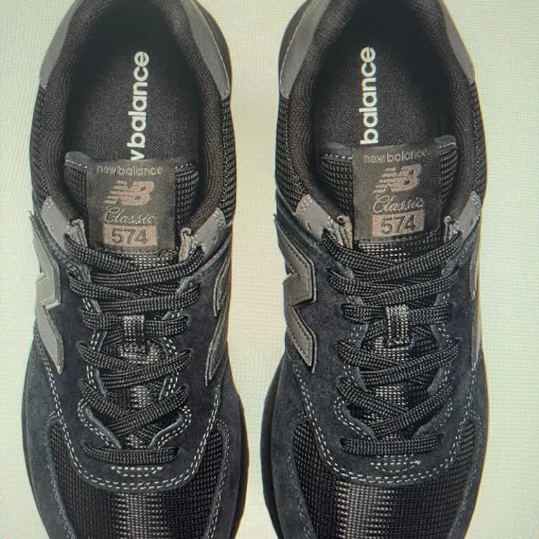 New Balance ML574EVE Modelinde Domuz Derisi Kullanımı Hakkında Bilgi Eksikliği