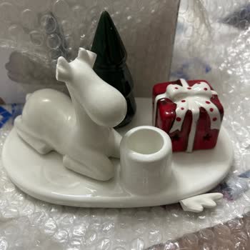 Kırık Dekorasyon Ürünü Ve İlgisiz Satıcı