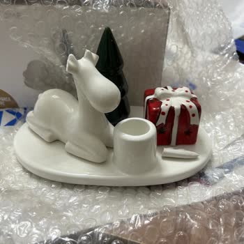 Kırık Dekorasyon Ürünü Ve İlgisiz Satıcı