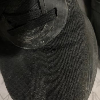 FLO Ayakkabı Adidas Ayakkabıda Beklenmeyen Kalite Sorunu Ve Yetersiz Garanti Hizmeti