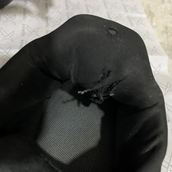 FLO Ayakkabı Adidas Ayakkabıda Beklenmeyen Kalite Sorunu Ve Yetersiz Garanti Hizmeti