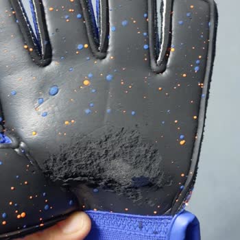 Kaleci Eldiveninde İlk Kullanımda Sorun