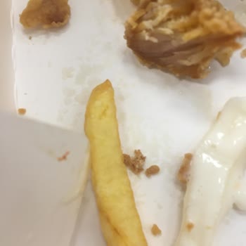 KFC'de Hayal Kırıklığı: Çiğ Ve Kuru Tavuklar