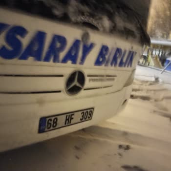 Soğukta Kalorifer Açılmadan Bekletilen Yolcular