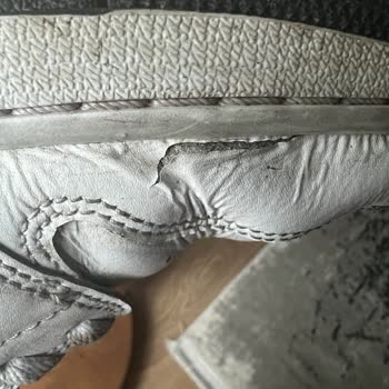 Kalitesiz Ürün Ve İlgisiz Müşteri Hizmeti