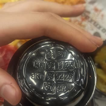 Doyuyo Restoranında Sos İçerisinden Kurt Çıkması