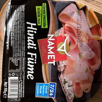 Namet Hindi Füme Ürününde Plastik Parçalar