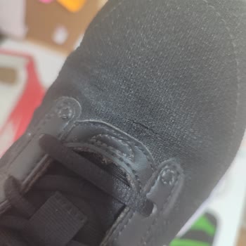 Nike Ayakkabıda Beklenmedik Yırtılma Sorunu