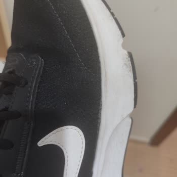 Nike Ayakkabıda Beklenmedik Yırtılma Sorunu