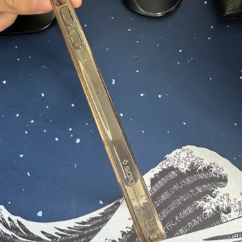 Spigen Şeffaf Kılıfın Hızla Sararması