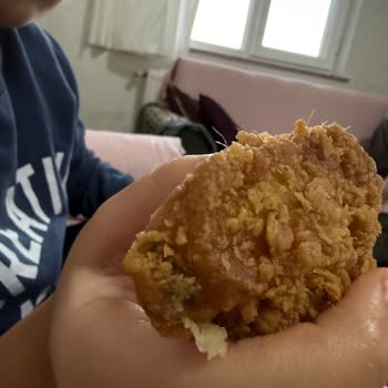 Siparişte Hijyen Sorunu: Kıllı Tavuk Şikayeti